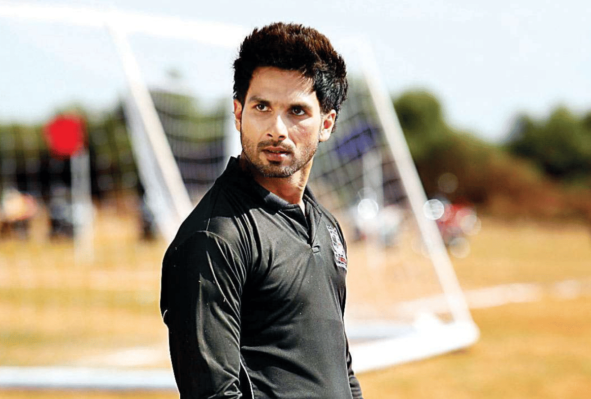 Shahid Kapoor walks out of award show after realised he losing the best actor trophy