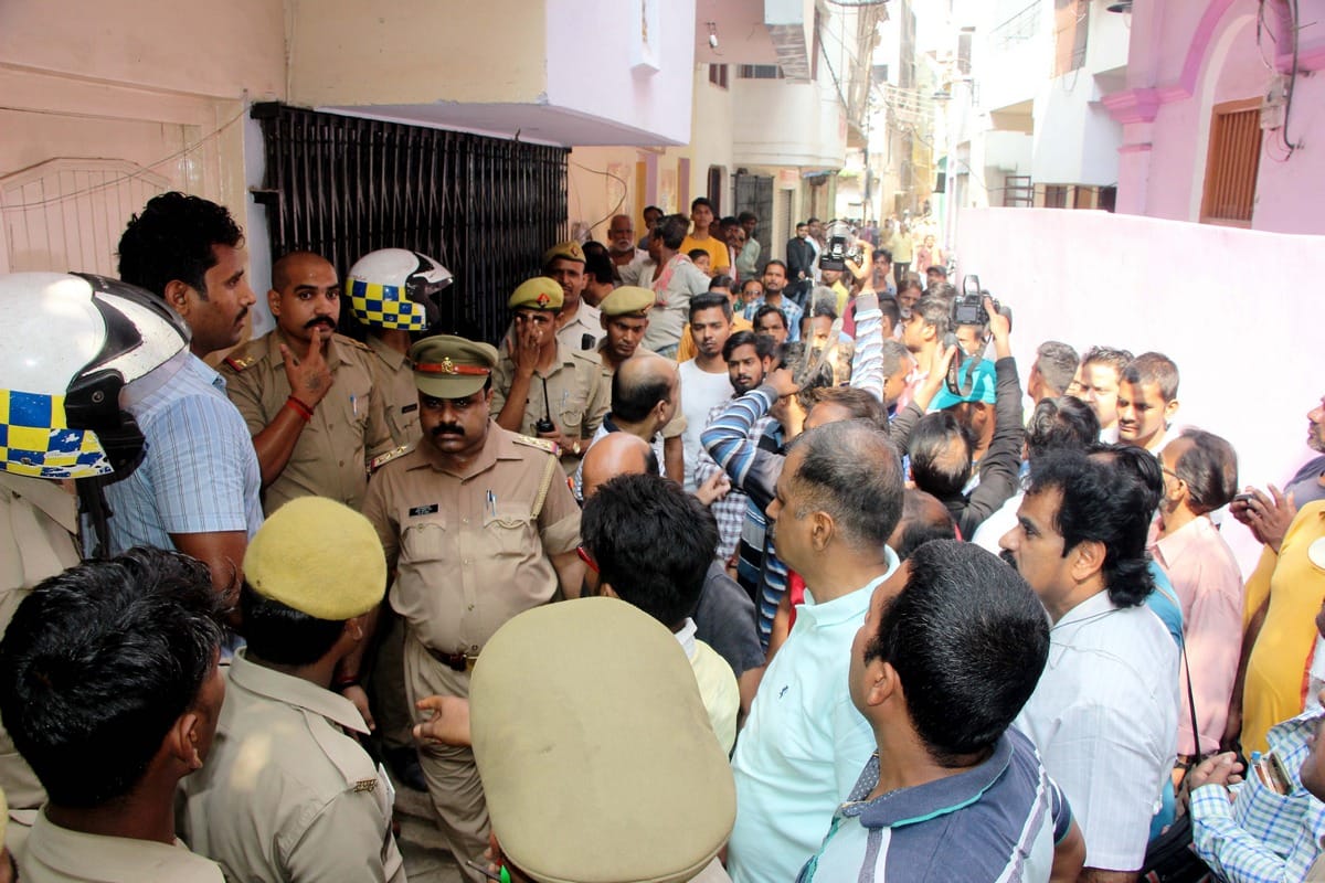 dispute for gaddi and sampatti for temple and math in purvanchal varanasi murder