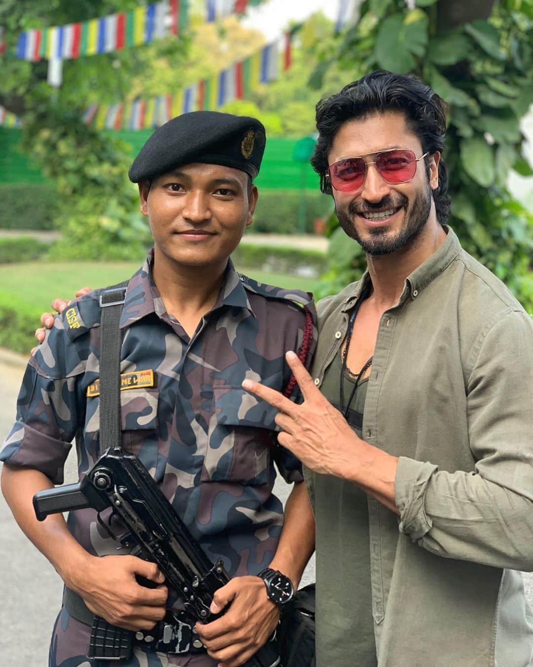 Vidyut Jamwal shared photos with CISF shoulder on social media