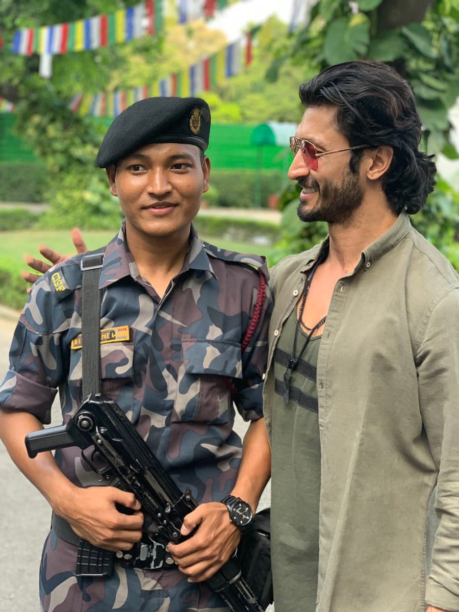 Vidyut Jamwal shared photos with CISF shoulder on social media