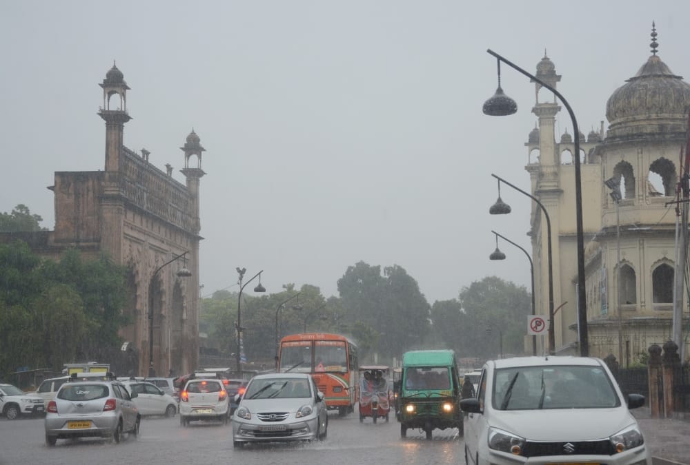 Heavy rain in Lucknow on sunday .