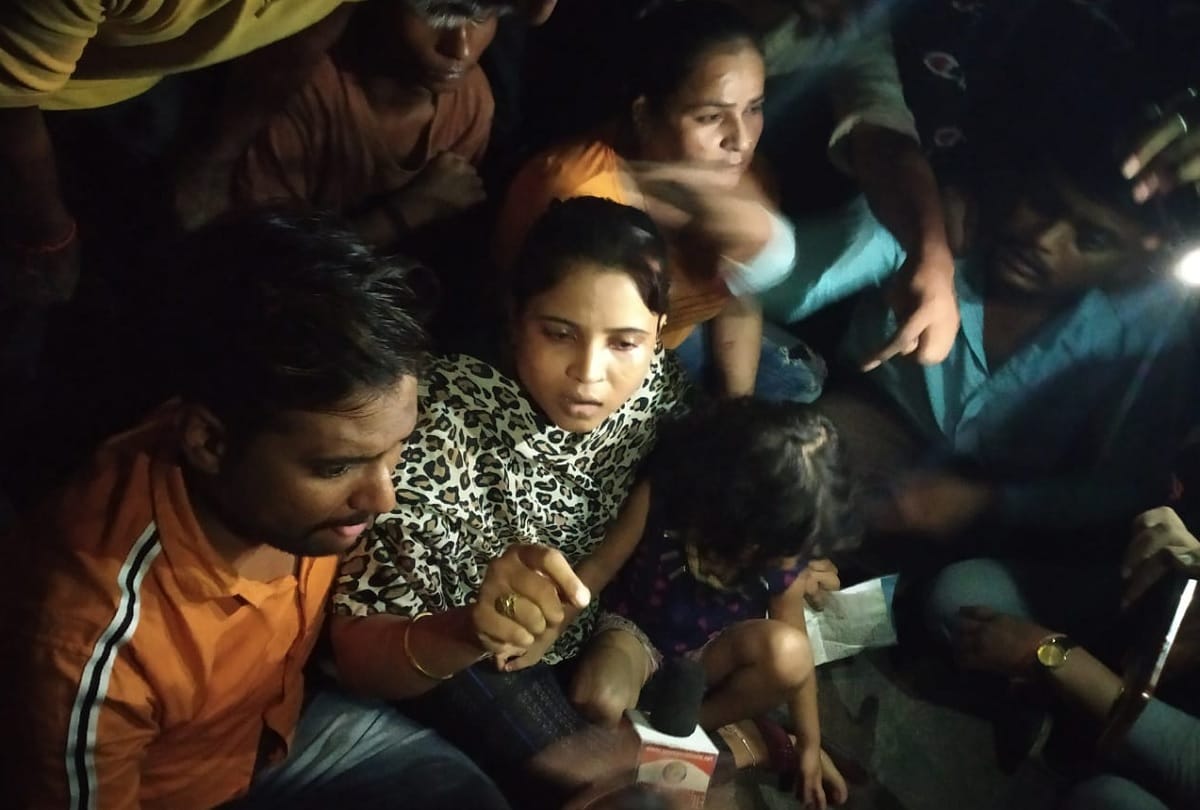 Ruckus in Hussainganj after slapping a woman during checking