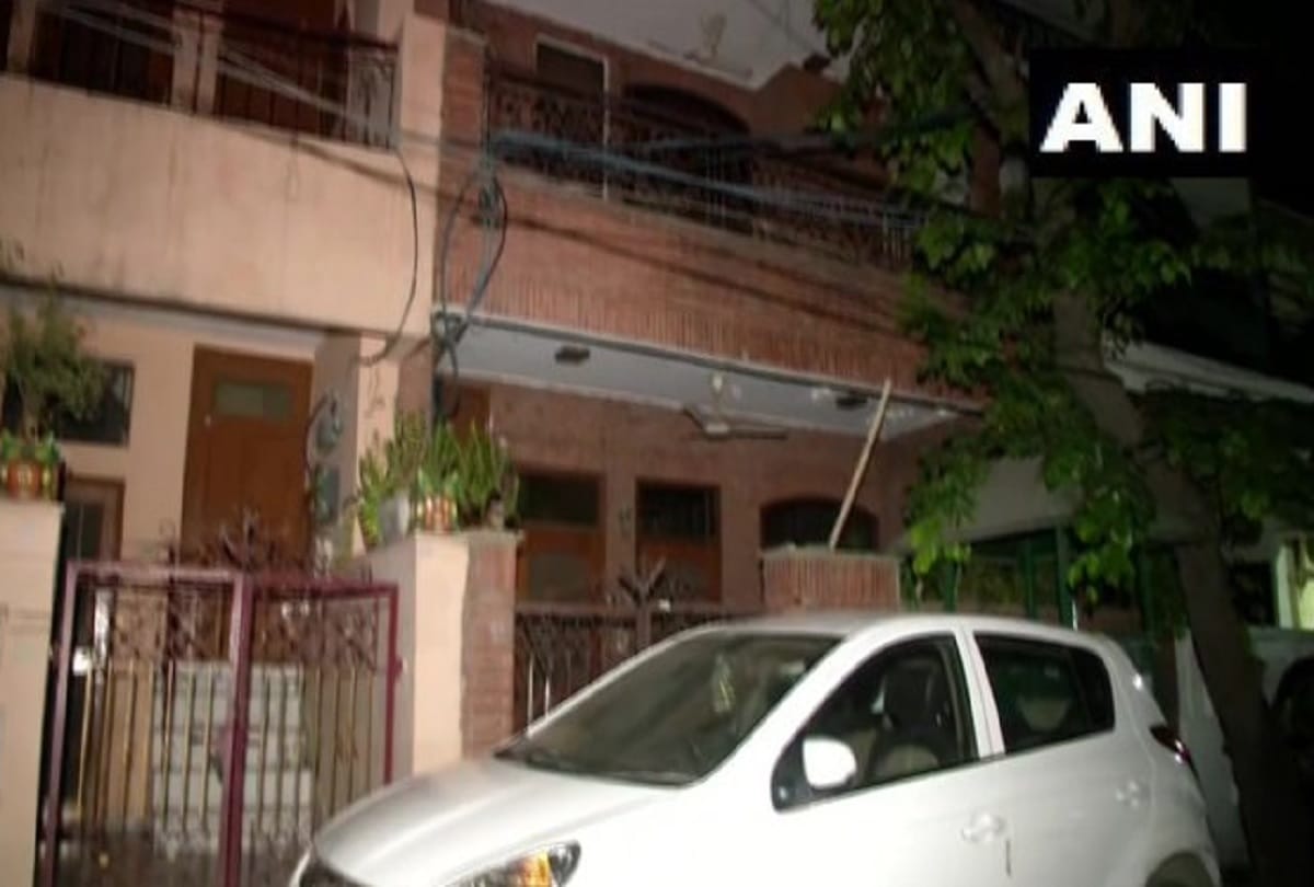 Robbery in Health Minister Satendra Jain's house