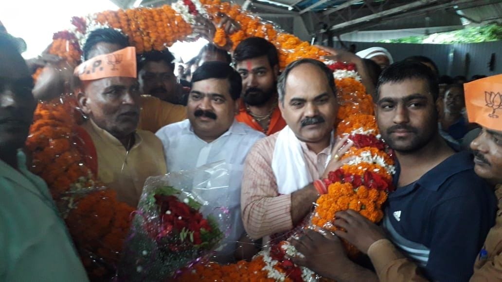 Padmavat and Intercity Express stop at Antu