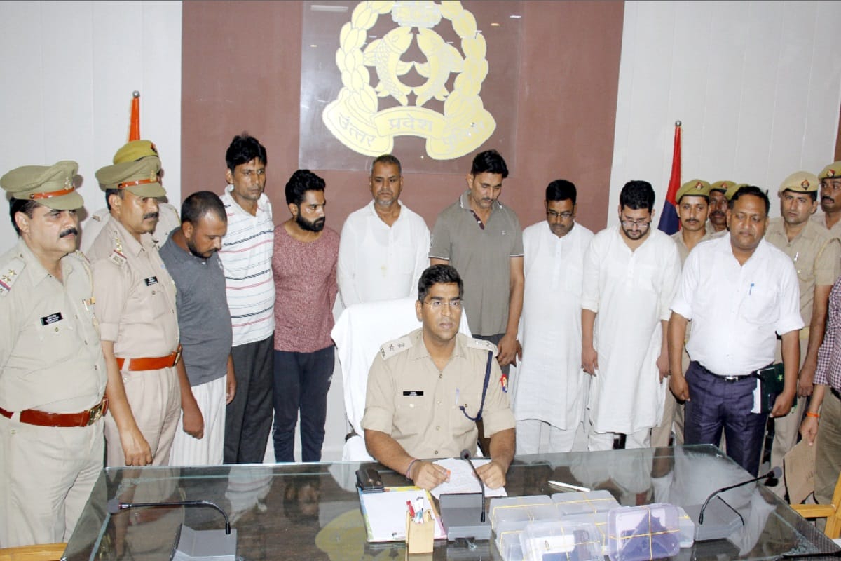 Police arrested eight accused including chairman after exposed a gang of Illegal weapon at Bijnor
