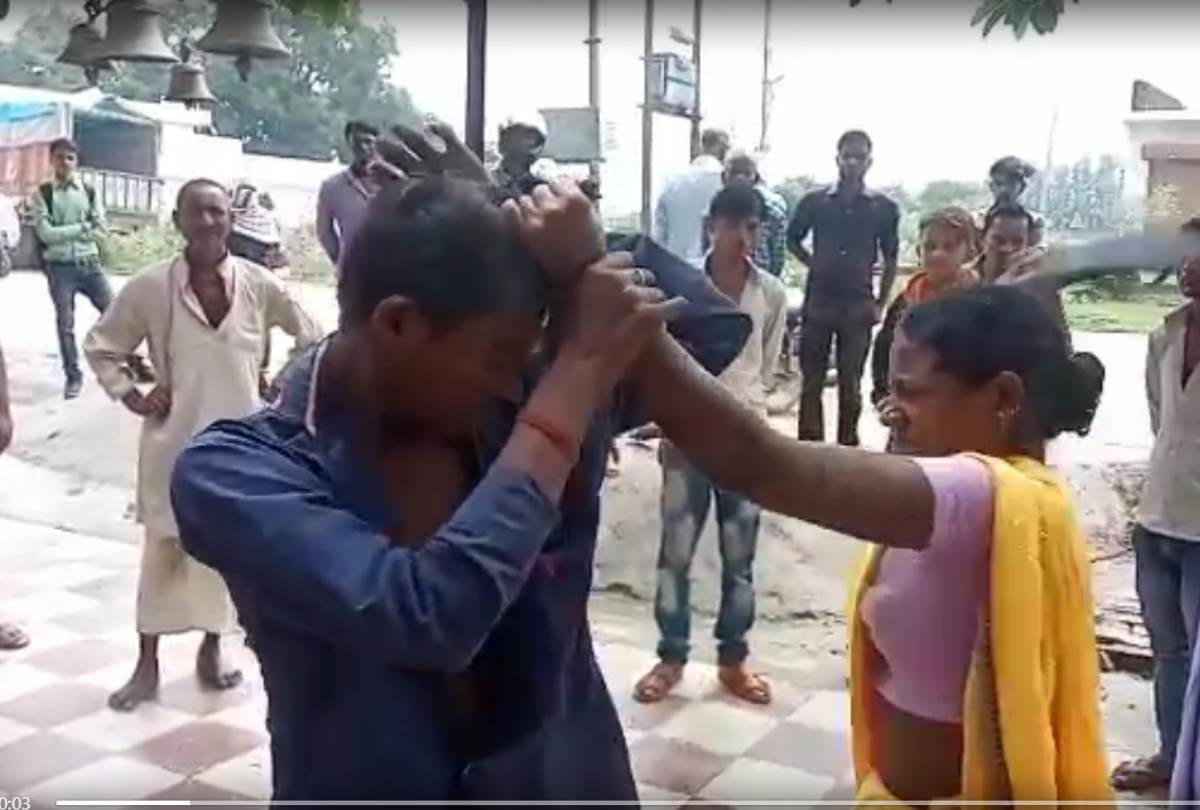 lady beaten a man with slipper in gonda