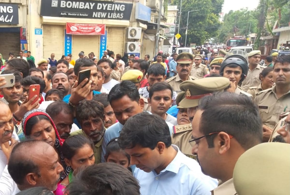 man died and his wife and son injured in an accident in lucknow