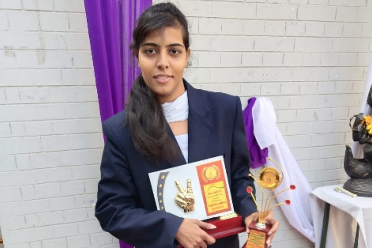 girl student won the medel in ccsu