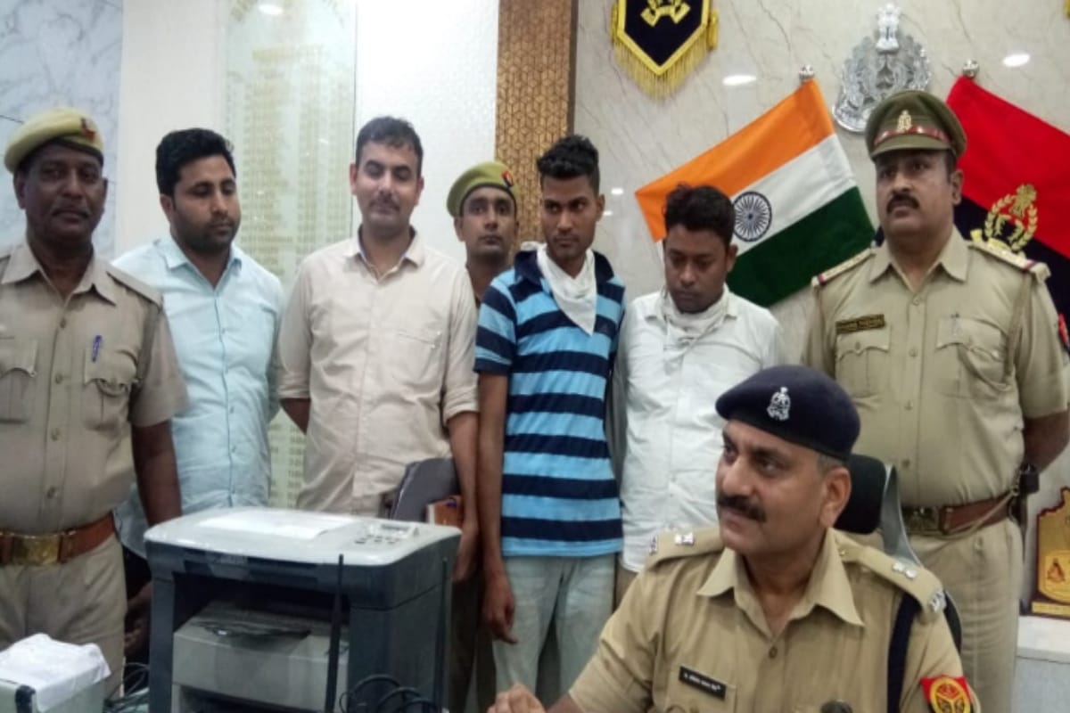 Meerut police busted a gang which were making fake Aadhaar cards
