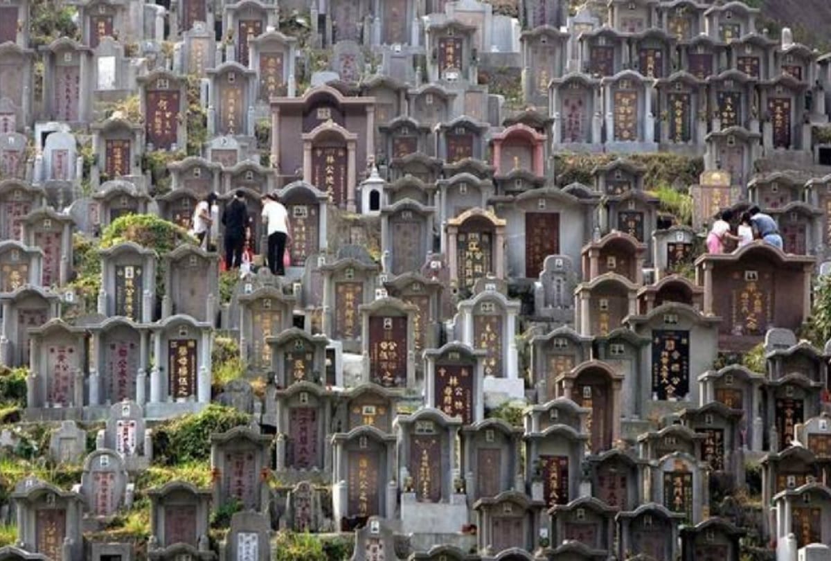 Grave shortage in HongKong it costs more to house the dead than the living