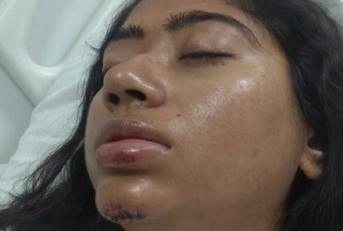 three policeman suspended in female journalist chain snatching case