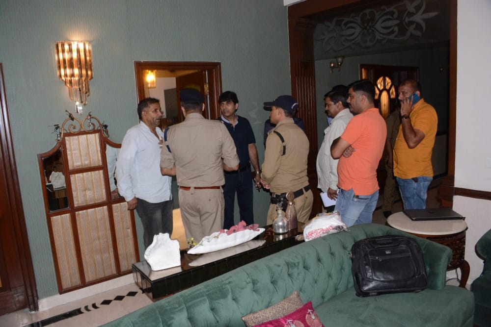Dehradun: loot on Abhimanyu Cricket Academy owner house
