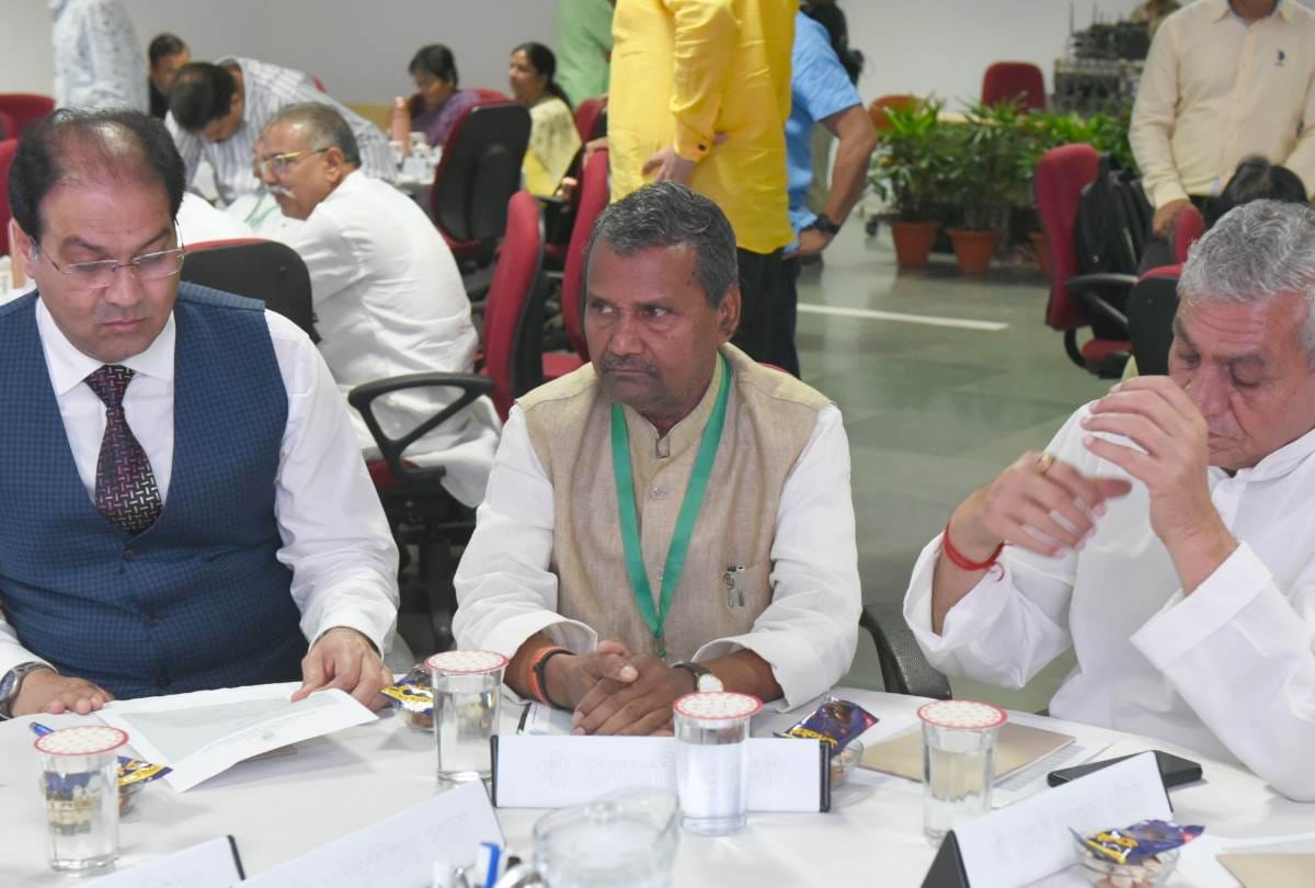 yogi ministers gave exam in iim lucknow, learn leadership by being student