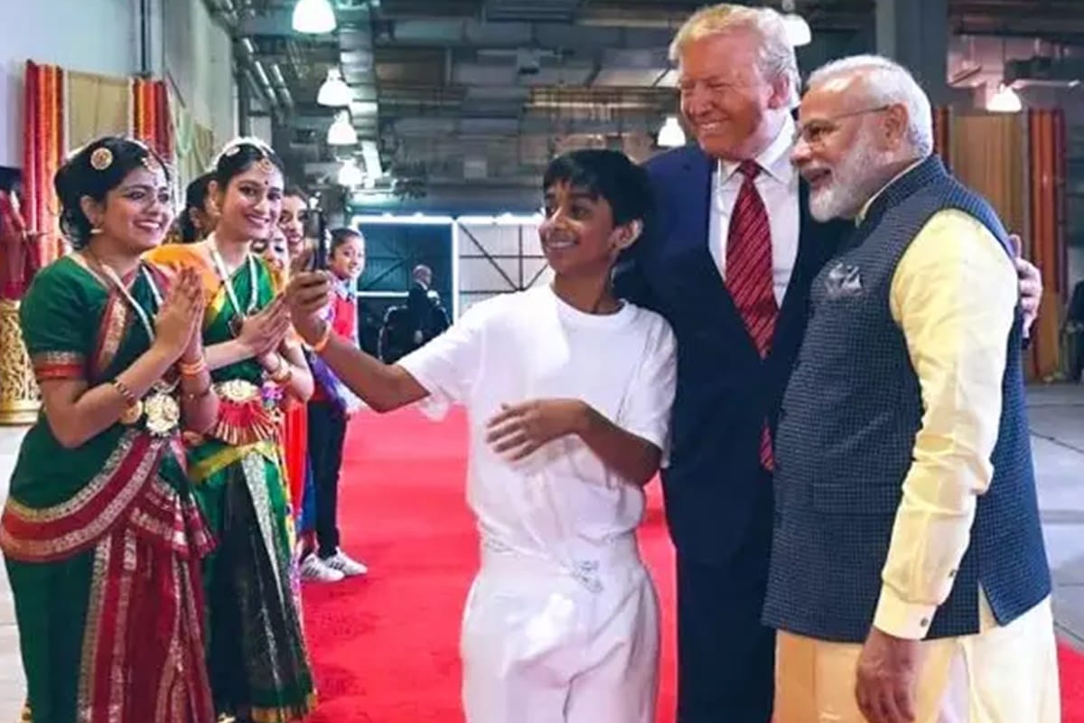 Howdy modi PM Modi and Donald trump pose for a selfie with 9 year old kid named Satvik Hegde