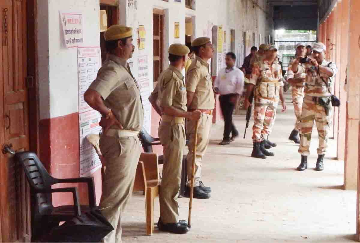 Polling was interrupted for hours due to malfunctioning of EVMs at 20 booths in Hamirpur