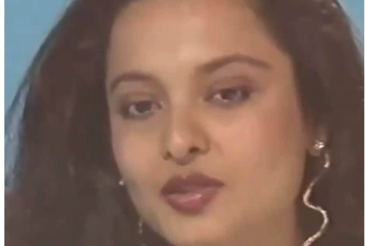 rekha sung a song in a interview video viral