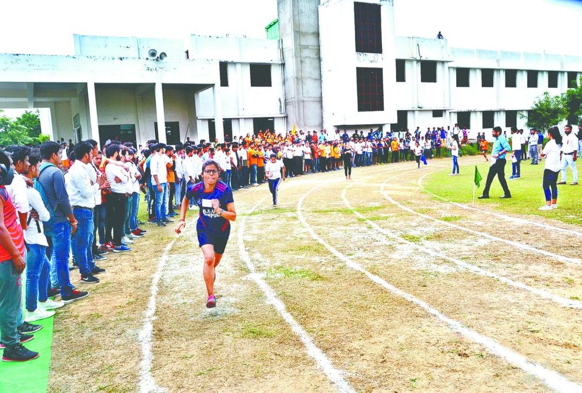 Anand Engineering College Shweta won 400 meters race