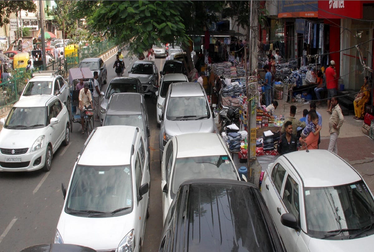 after Supreme Court order illegal parking and encroachment on footpaths not be stopped in delhi