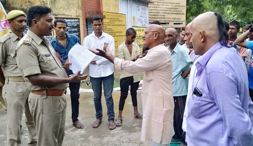 Villagers beheaded in the block for not taking action against corruption