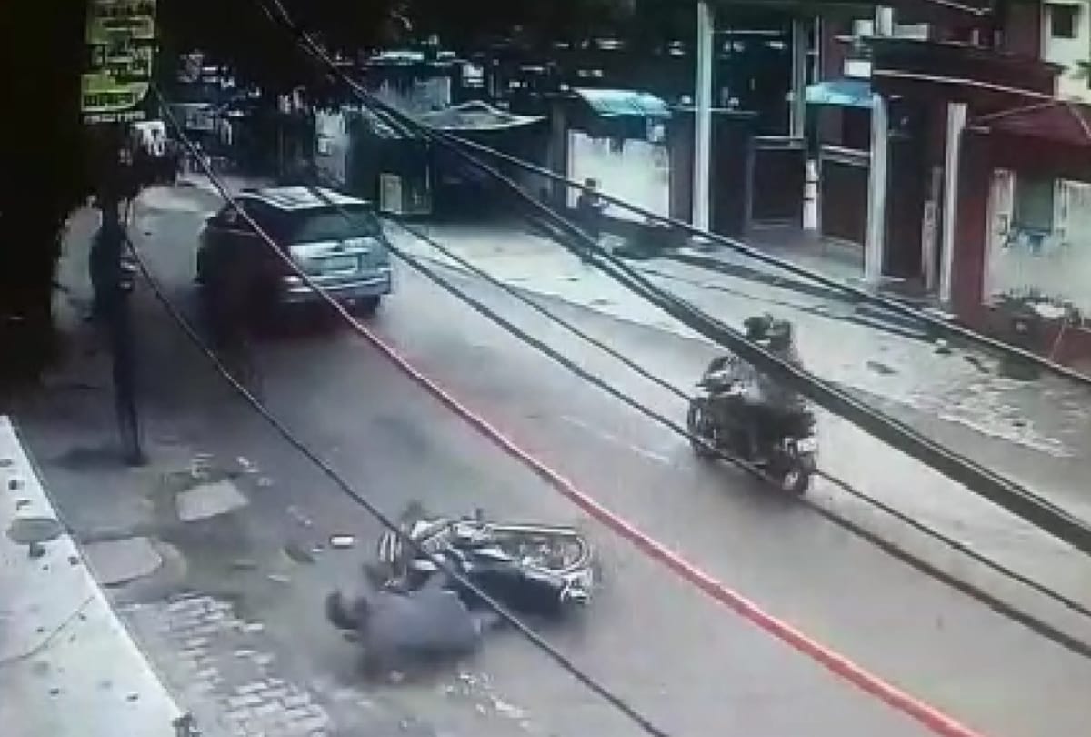 two bike rider shoot a youth in lucknow in hussianganj, land dispute suspected