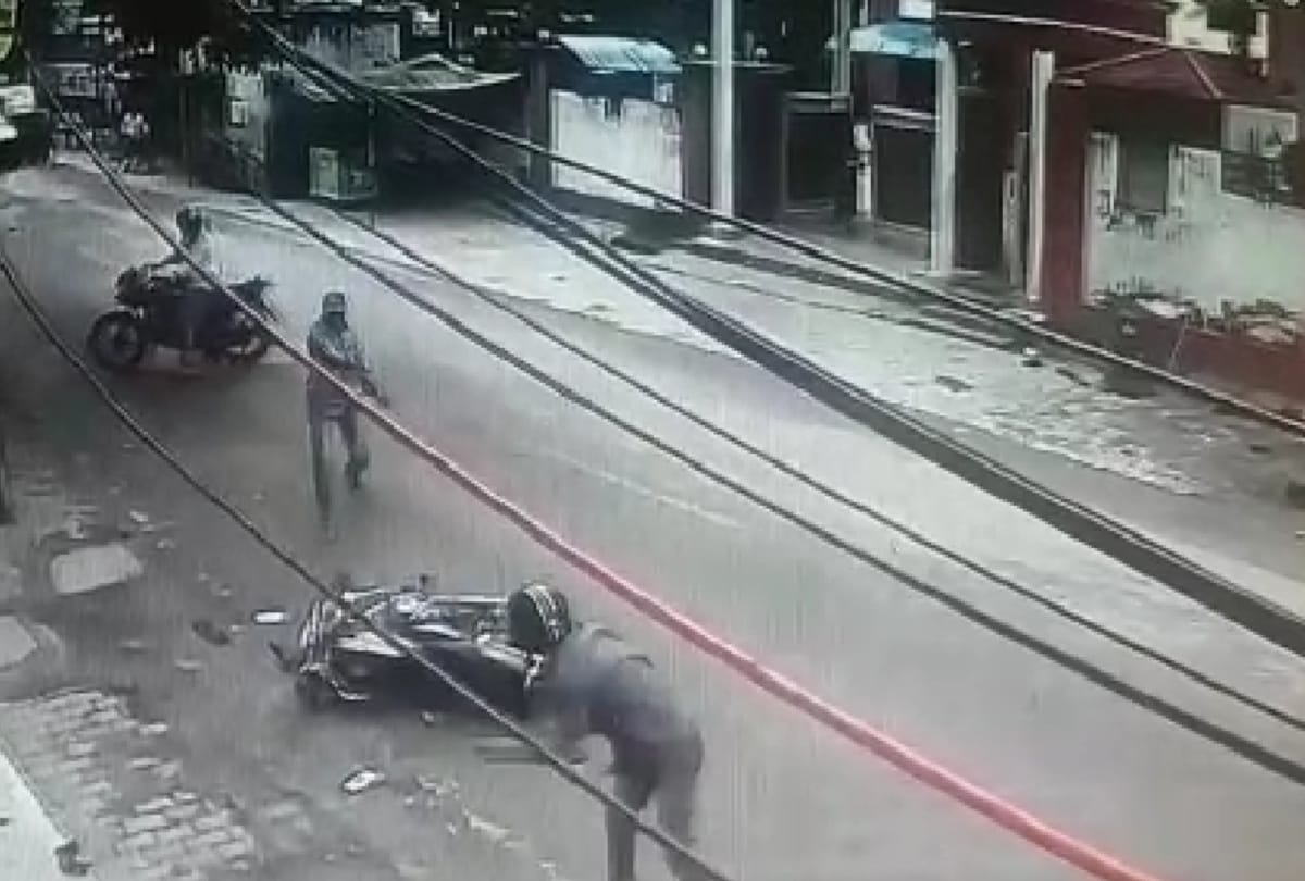 two bike rider shoot a youth in lucknow in hussianganj, land dispute suspected