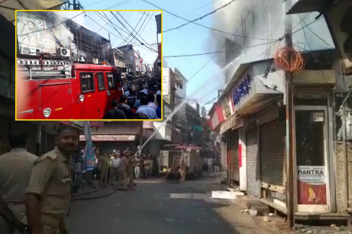 Fierce fire in Sari showroom in Sadar market, Meerut