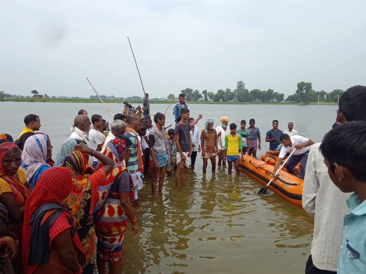 Boat sinking in ganga filled with girl students villagers in bhatoura ghazipur