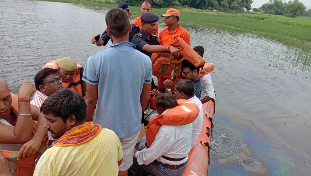 Boat sinking in ganga filled with girl students villagers in bhatoura ghazipur