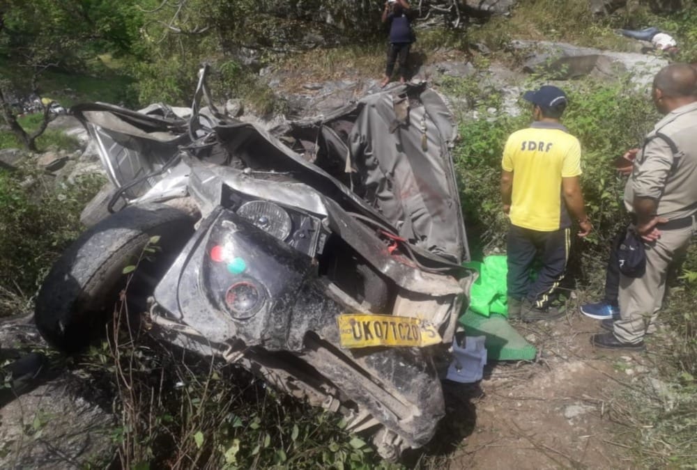 Max Car Fell into ditch in tehri Three Passengers killed 