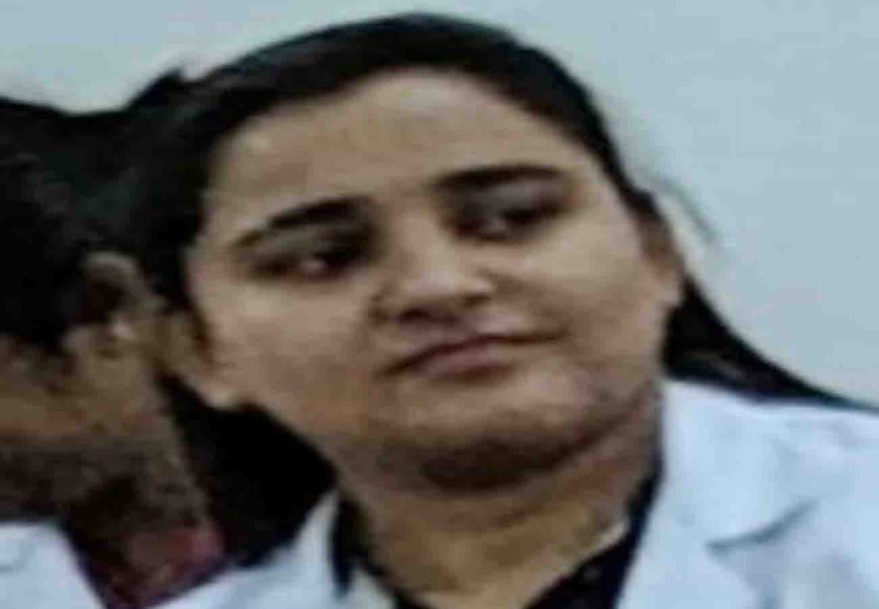 junior doctor commits suicide in saifai medical university hostel in etawah