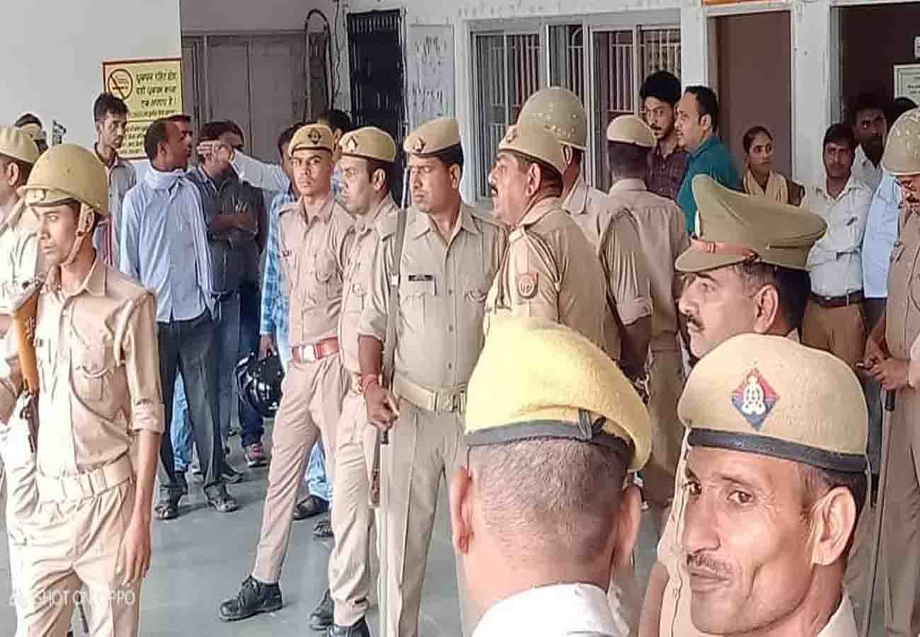 advocates beaten lekhpal in collectorate in kannauj