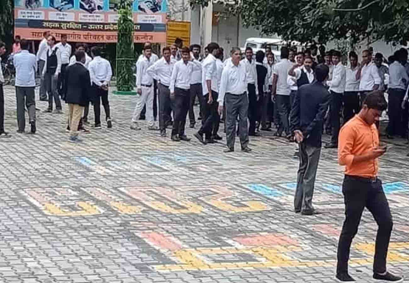 advocates beaten lekhpal in collectorate in kannauj
