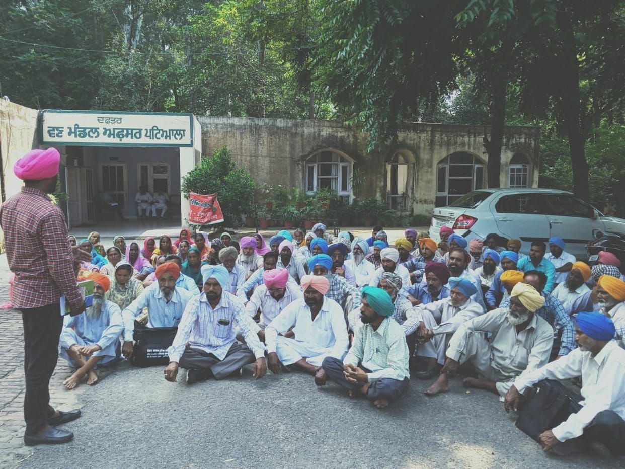 Protest in front of Mandal office in Patiala