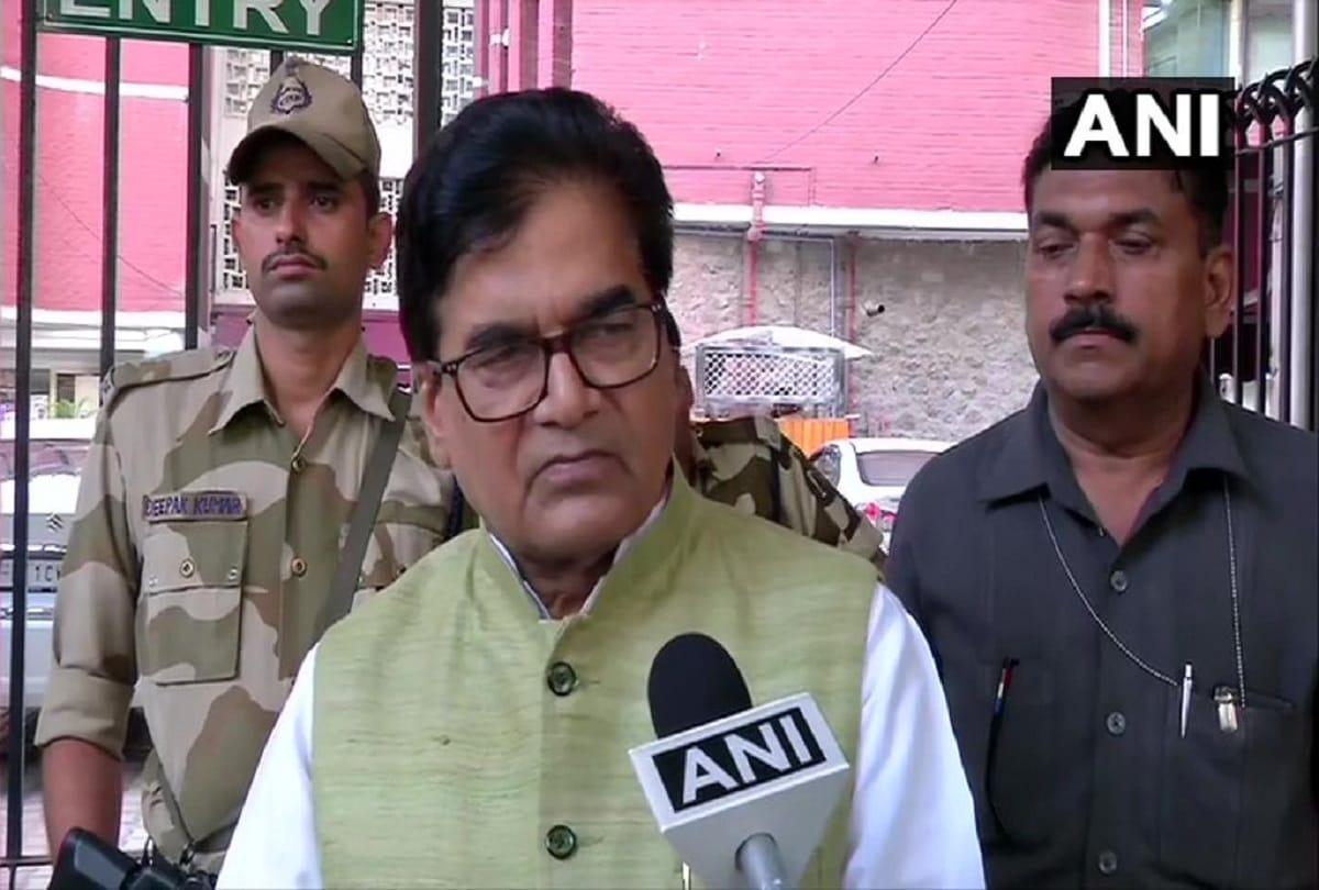 ram gopal yadav demand for immediate transfer of Rampur DM and SP
