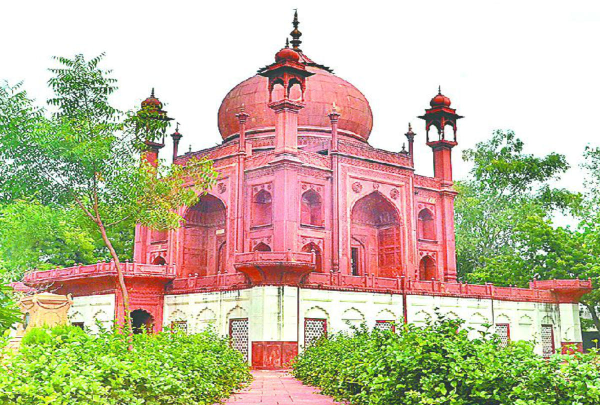 Lal Taj Mahal monuments in Agra