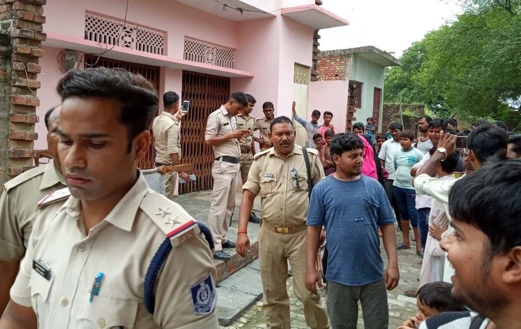 Sexual abuse of a woman by the pretense of marriage, three lakhs also caught