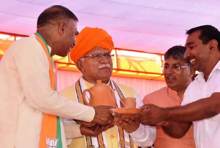 Haryana Assembly Elections 2019, CM Manohar Lal Reached In A Conference At Mandi Adampur