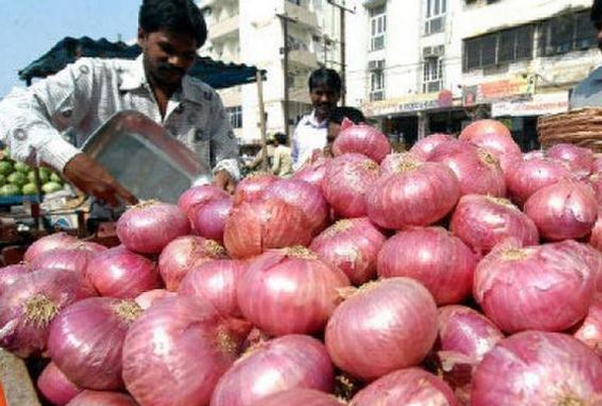 onion price hiked in jammu kashmir, rate more than apple one kg rate
