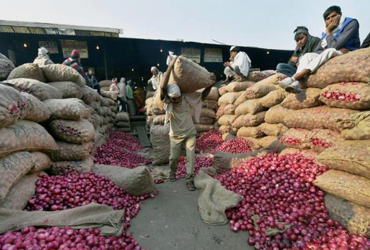 onion price hiked in jammu kashmir, rate more than apple one kg rate