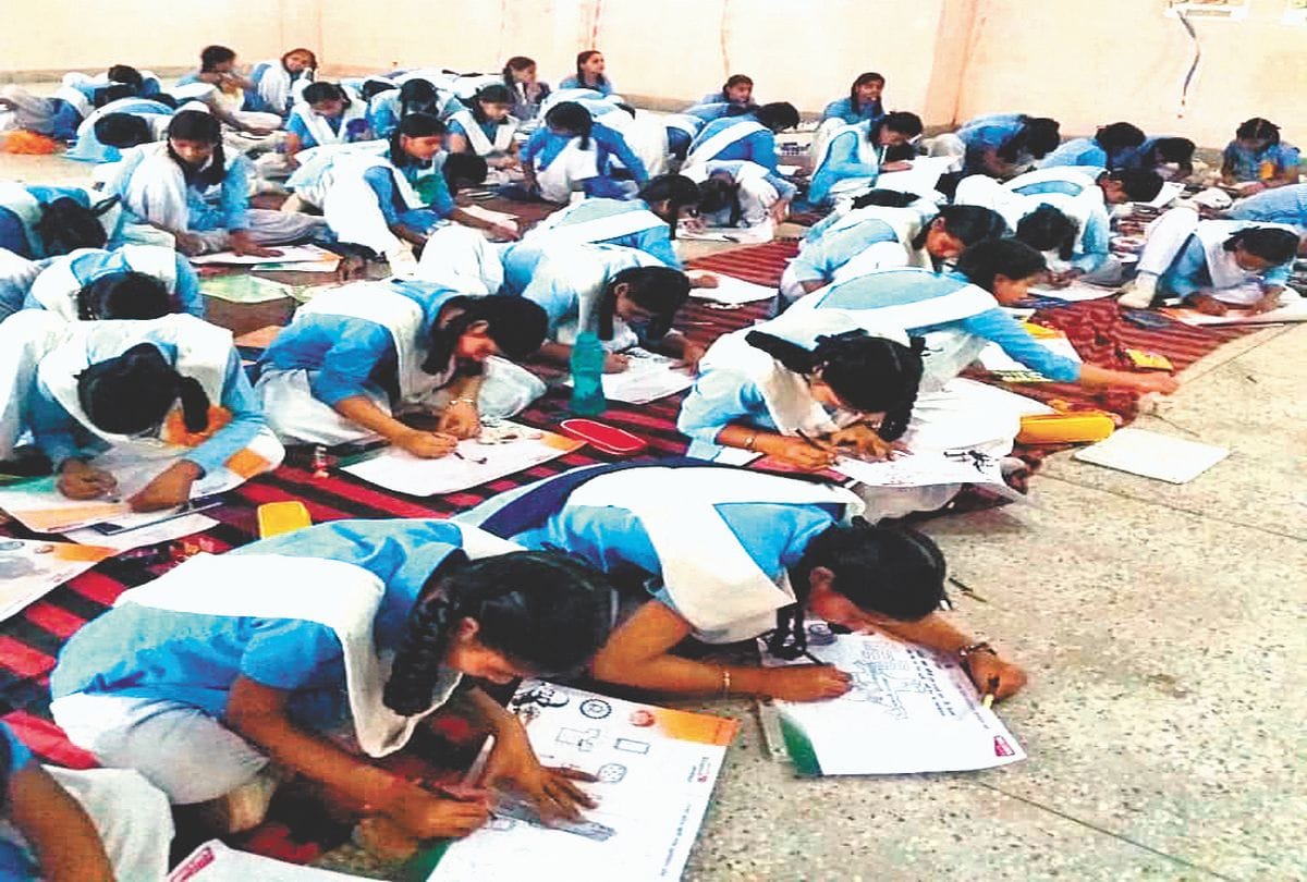 Amar Ujala held painting competition on Gandhi Jayanti