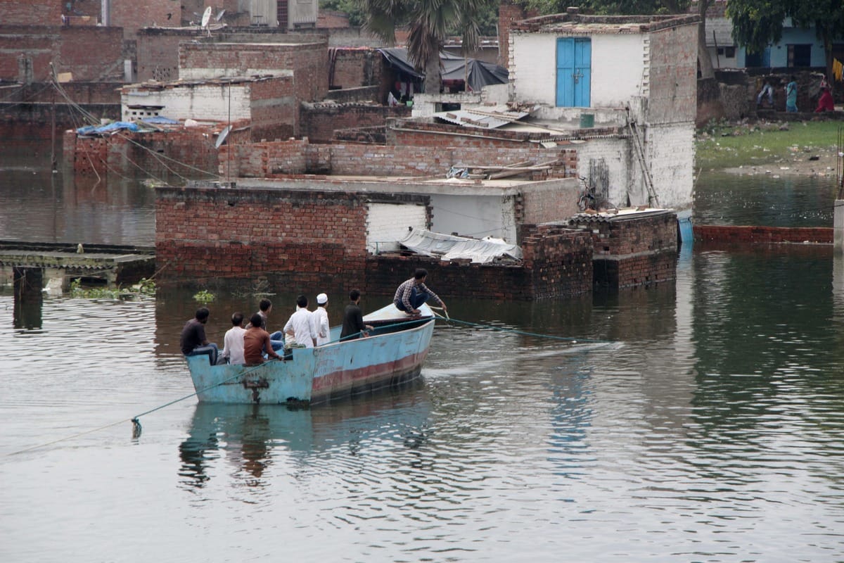 Ganga water level increasing stop flood situation in purvanchal district varanasi ballia ghazipur