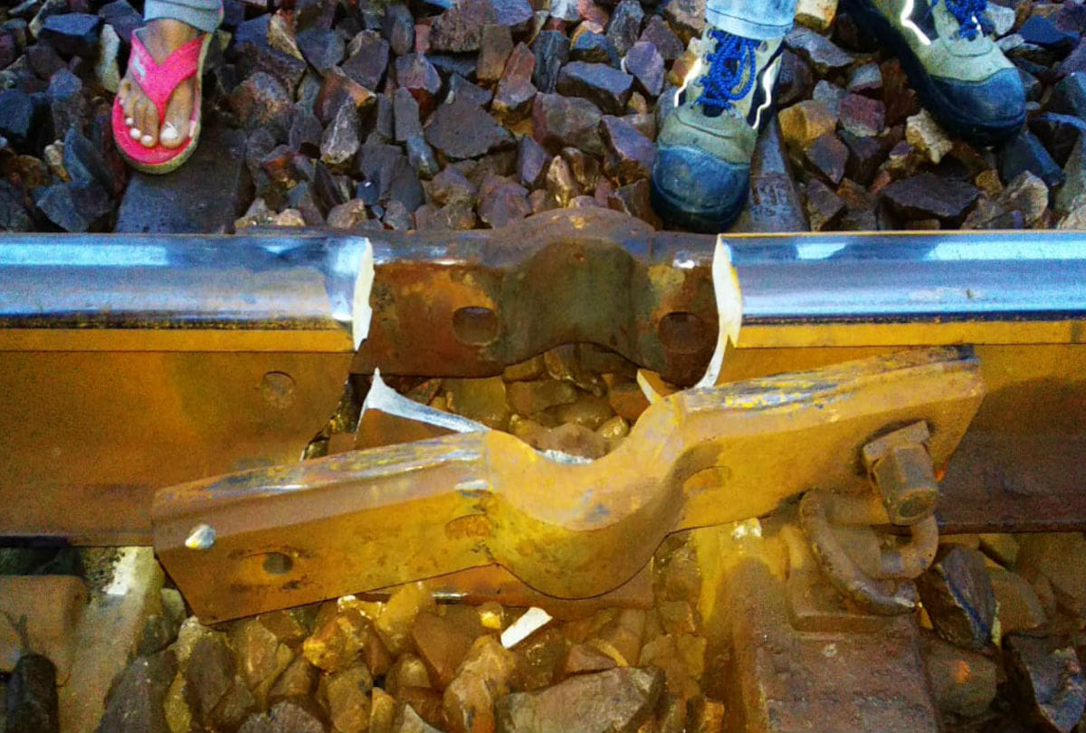 rail track fracture found near Bharthana Railway Station magadh express traion time to run