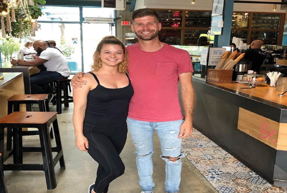 Man meet strangers every day he talked with over 2800 strangers since 2015