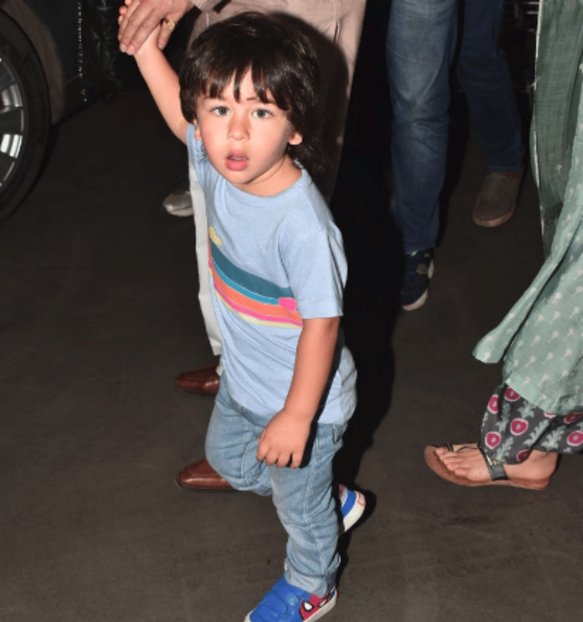 Taimur Ali Khan reaches hospital to meet newborn brother and Kareena Kapoor