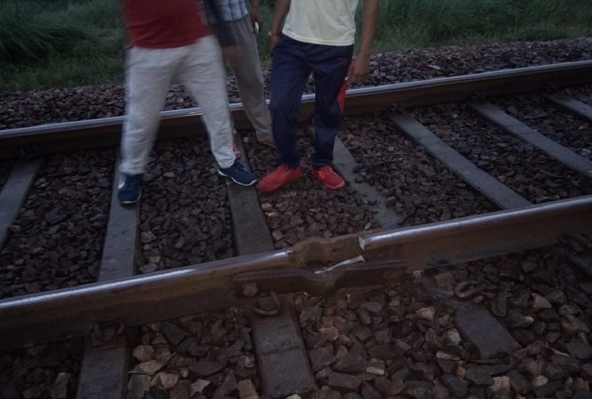 Several train including Rajdhani stopped due to track fracture in Etawah