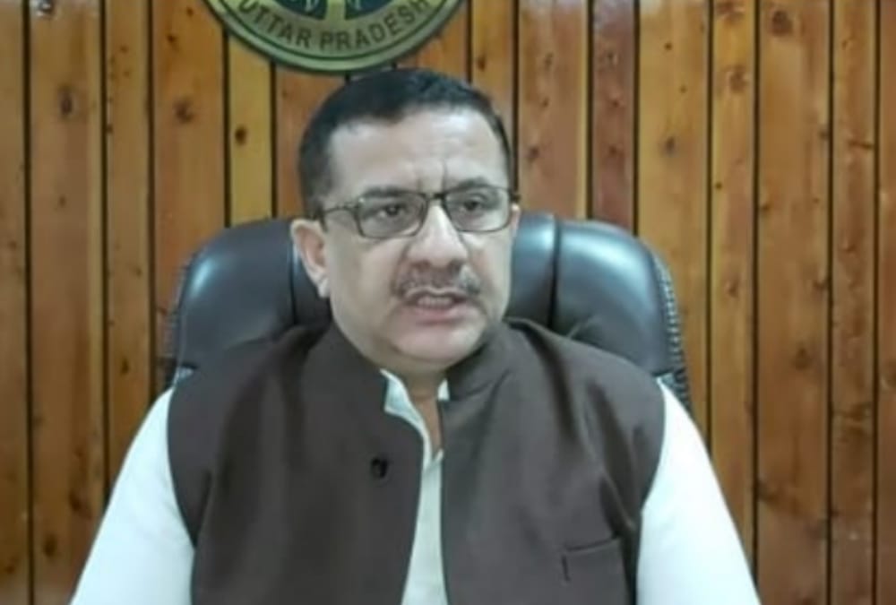 Waseem Rizvi gives 51 thousand rupees cheque for Ram temple in Ayodhya.
