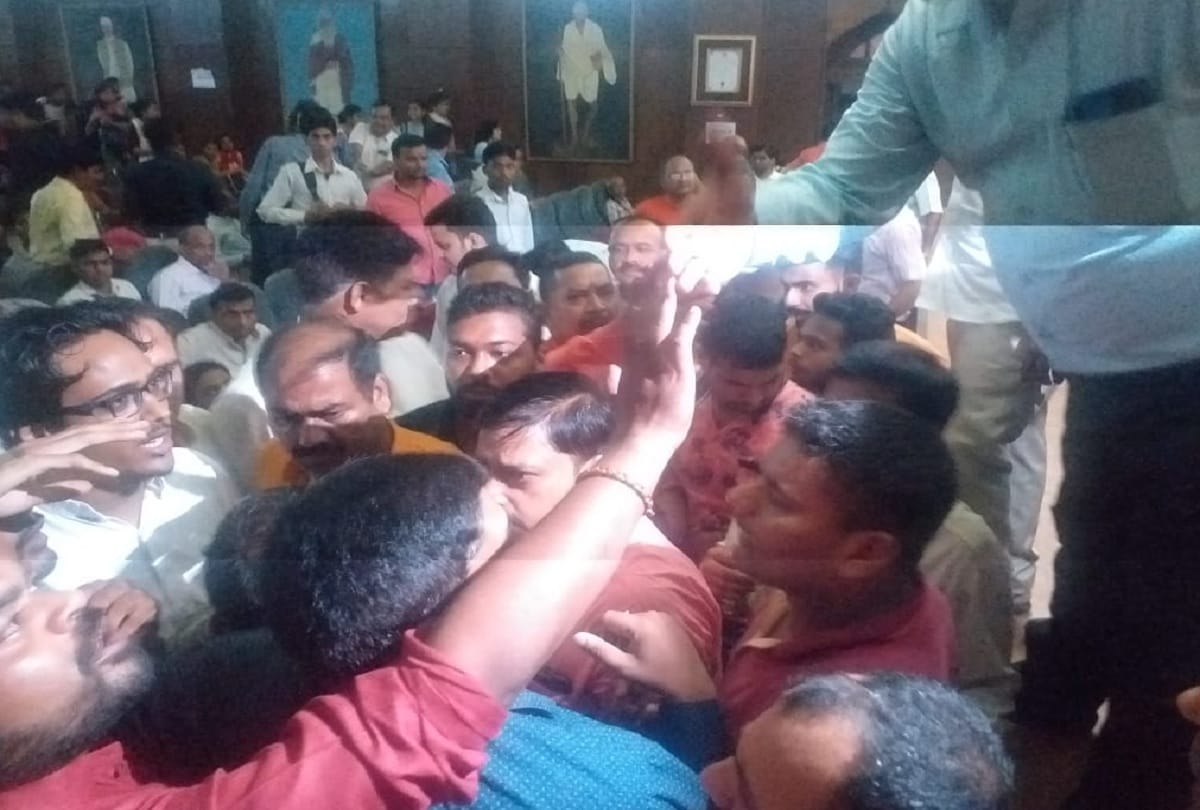 Debate held on removal of Article 370 in  Bareilly College
