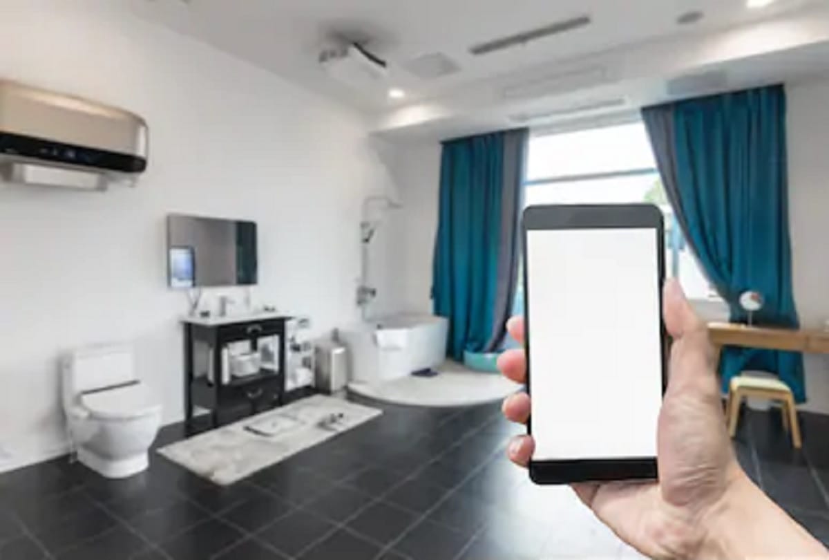 using smartphone while sit in commode is give you piles and health problems