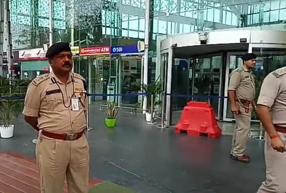 High alert in Lucknow after threat of jaish e Mohammad.