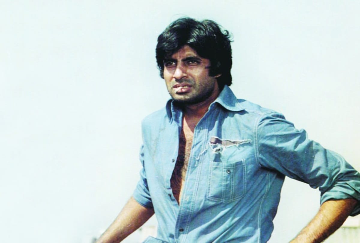 Amitabh Bachchan Birthday: Amitabh Bachchan and gandhi family relationship